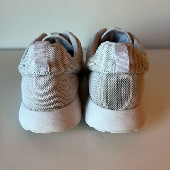 Nike White Sneakers Youth Size 6Y Running Shoes - Picture 4 of 8